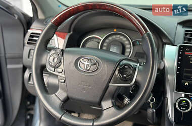 Седан Toyota Camry 2014 в Днепре