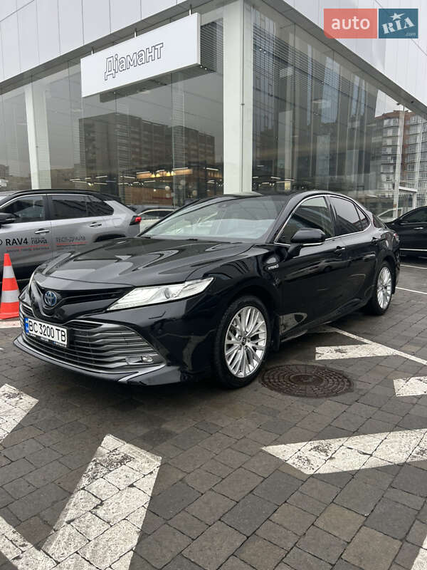 Toyota Camry 2019