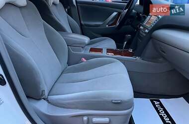 Седан Toyota Camry 2010 в 