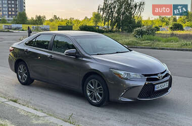 Седан Toyota Camry 2015 в Киеве