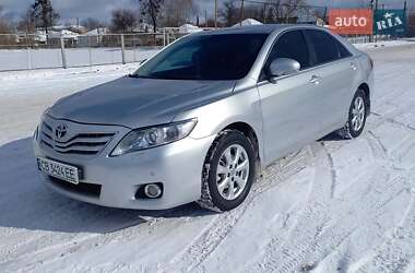 Седан Toyota Camry 2010 в Прилуках