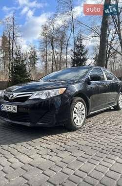 Седан Toyota Camry 2014 в Львове