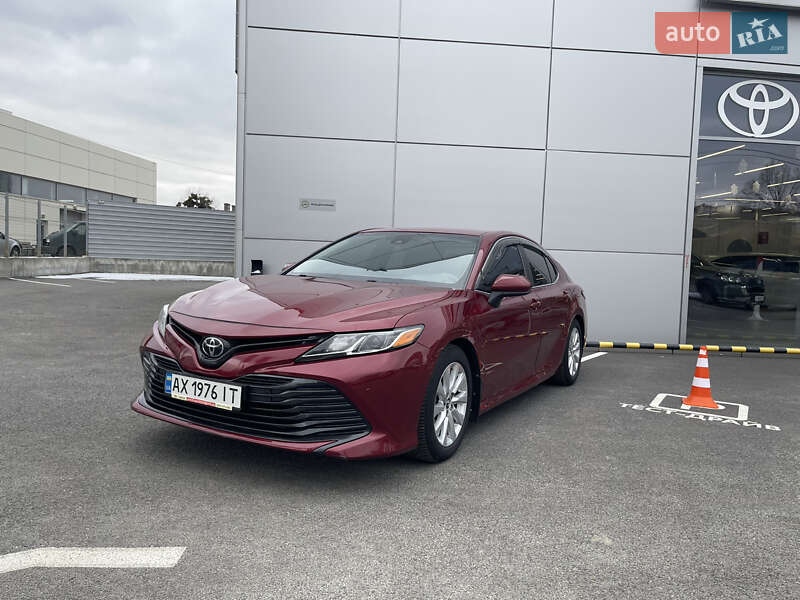 Седан Toyota Camry 2018 в Харькове