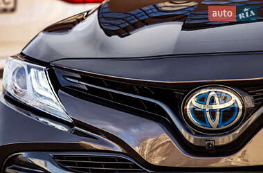 Седан Toyota Camry 2019 в Львове