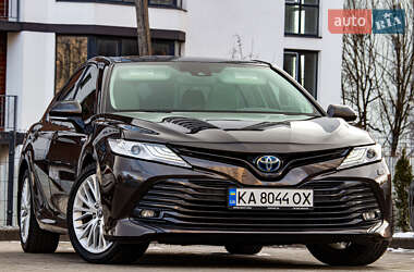 Седан Toyota Camry 2019 в Львові