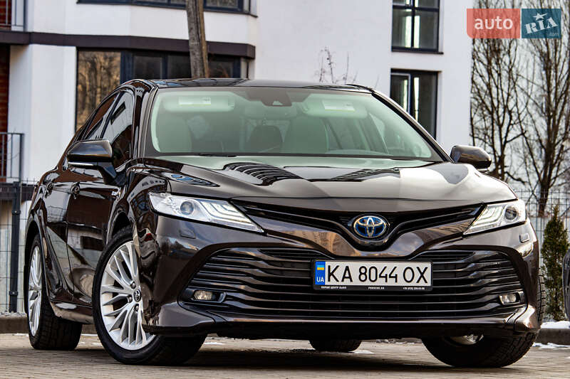 Седан Toyota Camry 2019 в Львове