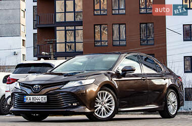 Седан Toyota Camry 2019 в Львове