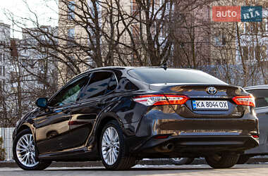 Седан Toyota Camry 2019 в Львове