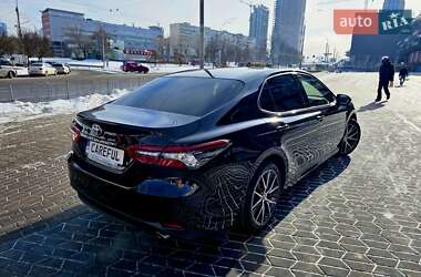 Седан Toyota Camry 2021 в Києві