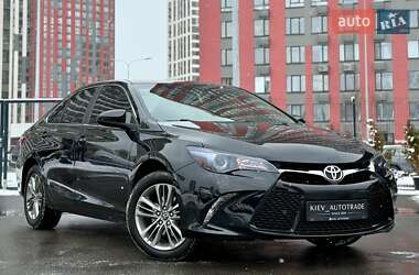 Седан Toyota Camry 2017 в Киеве