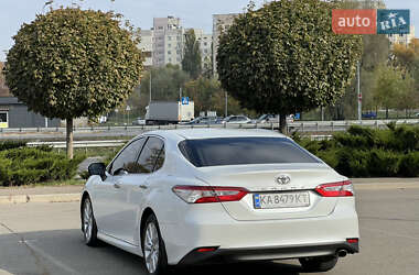 Седан Toyota Camry 2017 в Киеве