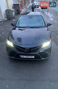 Седан Toyota Camry 2020 в Киеве