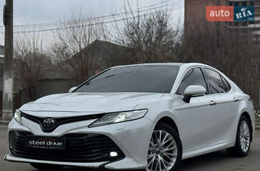 Седан Toyota Camry 2018 в Николаеве