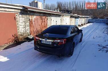 Седан Toyota Camry 2013 в Киеве