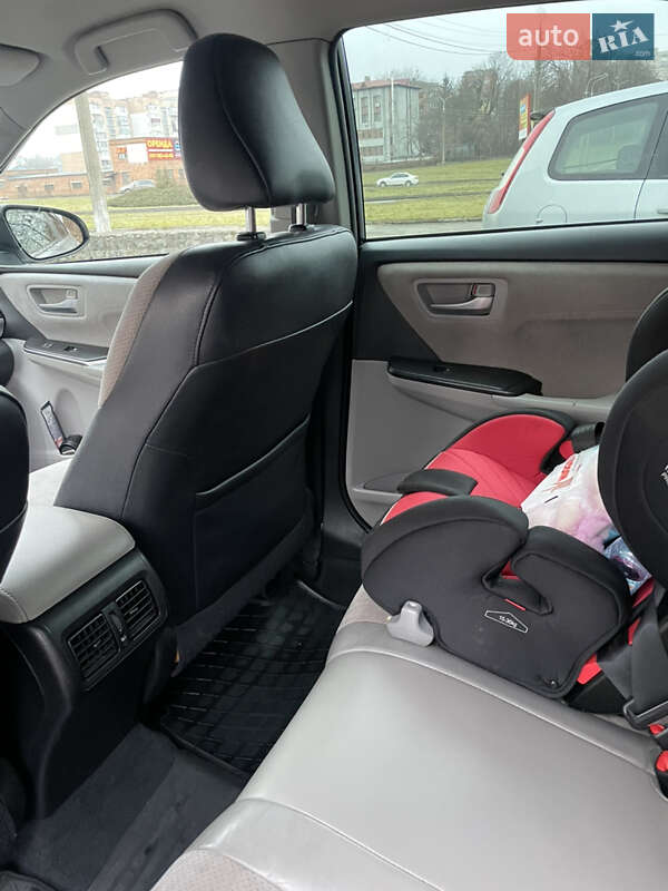 Седан Toyota Camry 2015 в Хмельницькому