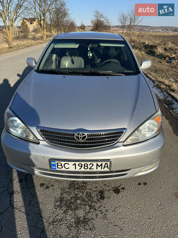 Седан Toyota Camry 2004 в Львове