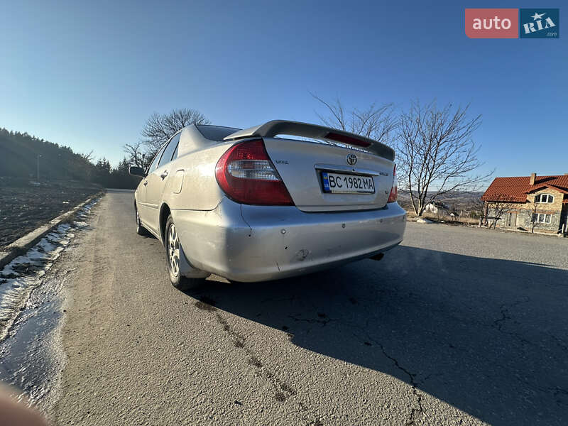 Седан Toyota Camry 2004 в Львове
