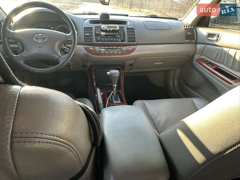 Седан Toyota Camry 2004 в Львове