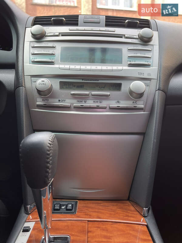 Седан Toyota Camry 2009 в Сумах