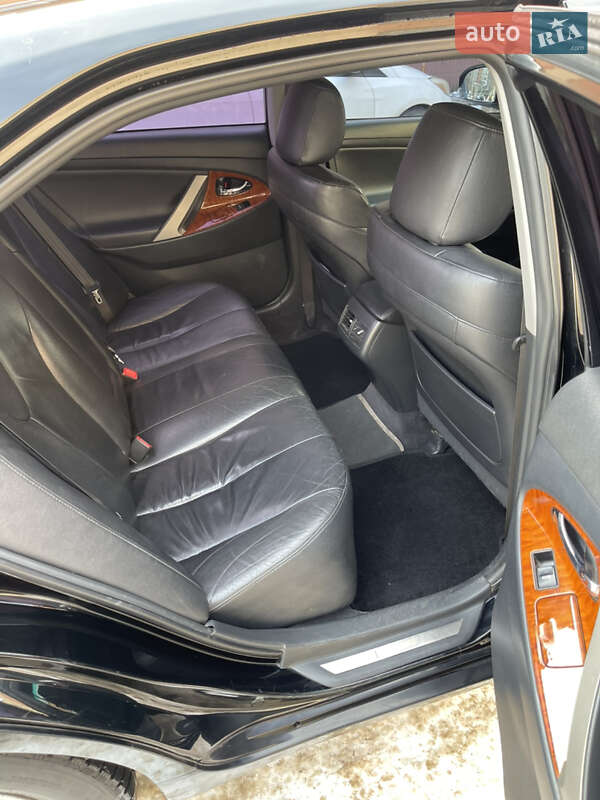 Седан Toyota Camry 2009 в Сумах