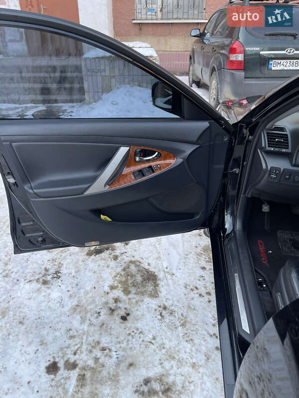 Седан Toyota Camry 2009 в Сумах