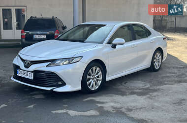 Седан Toyota Camry 2019 в Тернополе