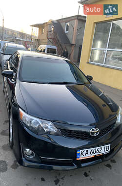 Седан Toyota Camry 2014 в Києві