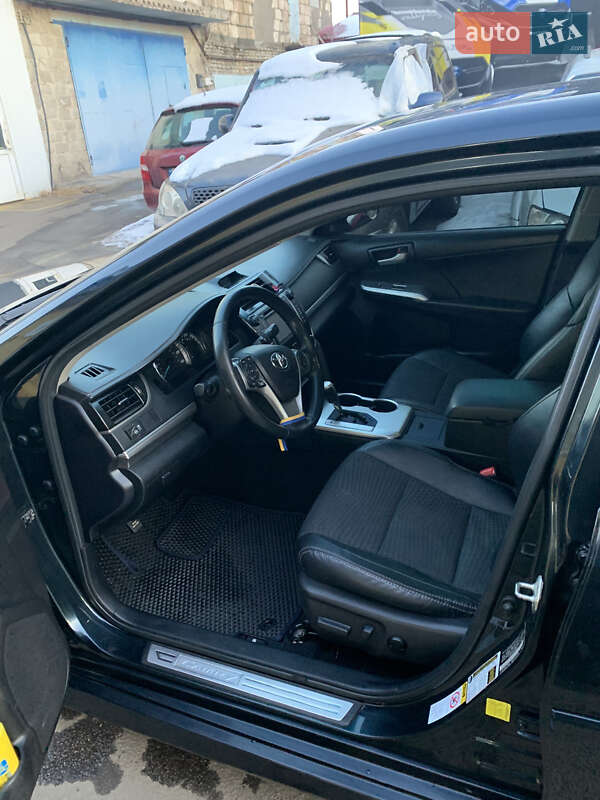 Седан Toyota Camry 2014 в Киеве