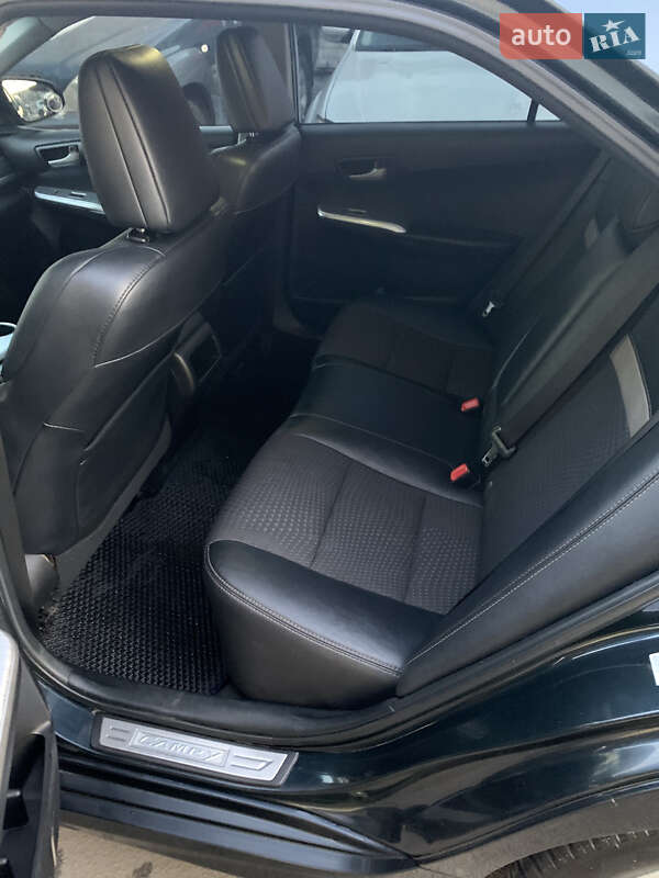 Седан Toyota Camry 2014 в Киеве