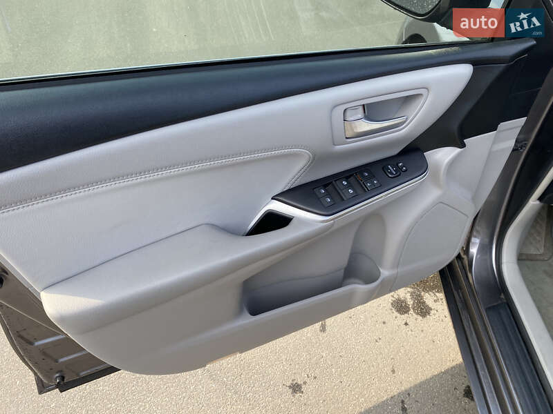 Седан Toyota Camry 2017 в Києві