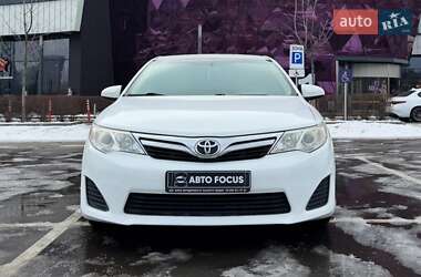 Седан Toyota Camry 2014 в Києві