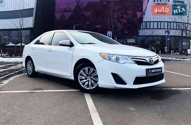 Седан Toyota Camry 2014 в Києві