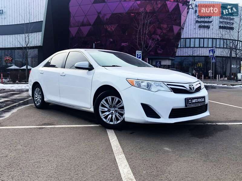 Седан Toyota Camry 2014 в Києві