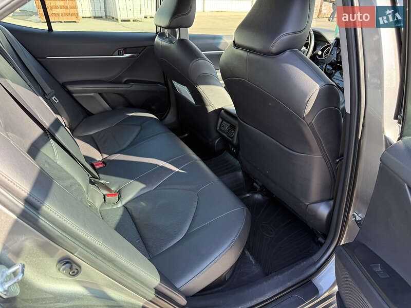 Седан Toyota Camry 2021 в Кременчуці