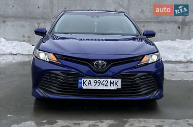 Седан Toyota Camry 2018 в Киеве