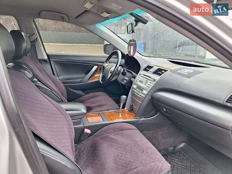 Седан Toyota Camry 2008 в Чернівцях