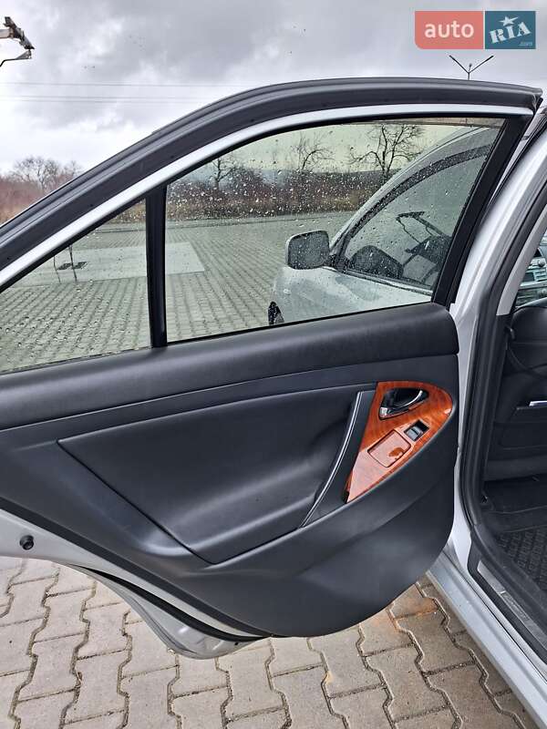 Седан Toyota Camry 2008 в Чернівцях