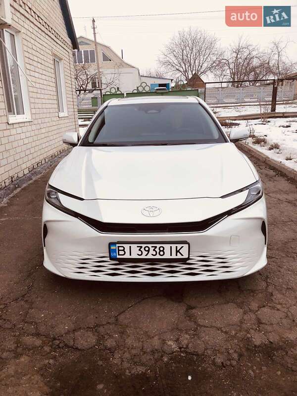 Седан Toyota Camry 2024 в Полтаве