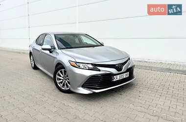 Седан Toyota Camry 2019 в Києві