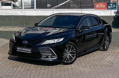 Седан Toyota Camry 2023 в Черновцах