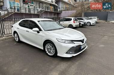 Седан Toyota Camry 2020 в Харкові