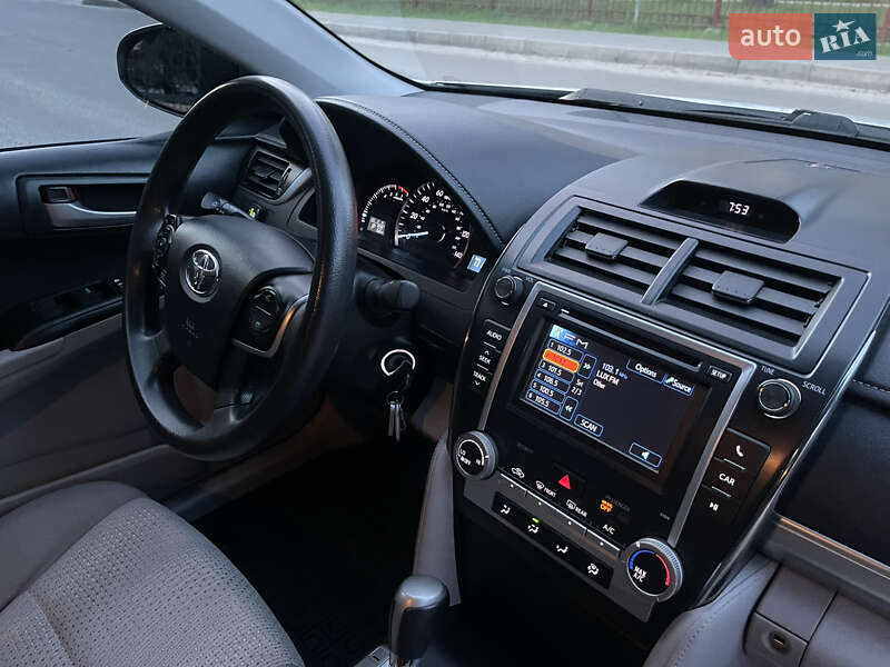 Седан Toyota Camry 2013 в Броварах