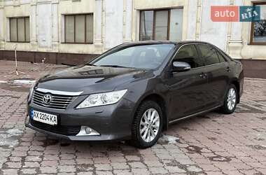 Седан Toyota Camry 2013 в Харкові