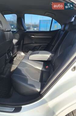 Седан Toyota Camry 2018 в 