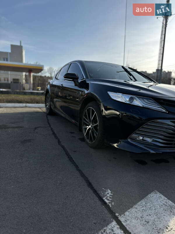Седан Toyota Camry 2017 в Харькове