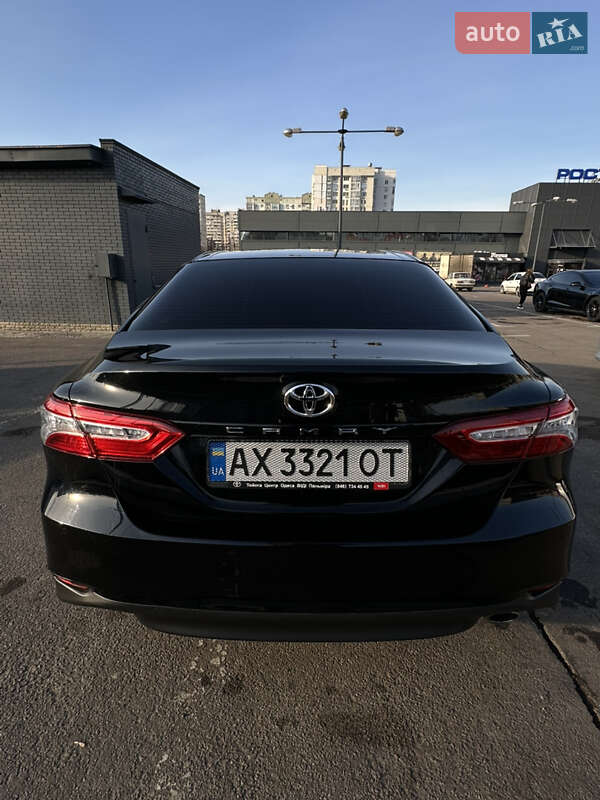 Седан Toyota Camry 2017 в Харькове