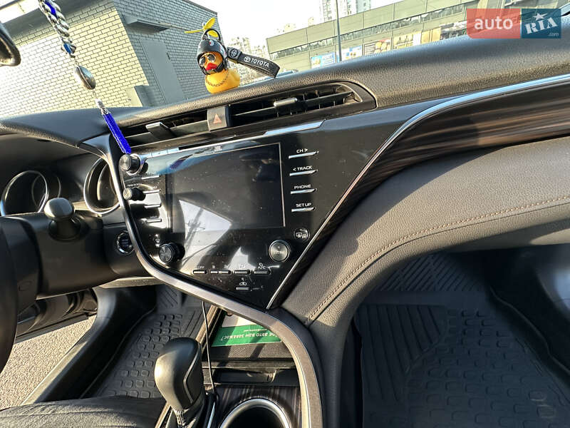 Седан Toyota Camry 2017 в Харькове