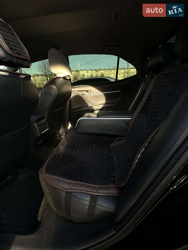 Седан Toyota Camry 2017 в Харькове