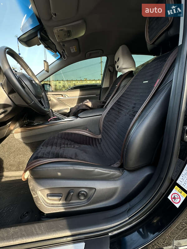 Седан Toyota Camry 2017 в Харькове