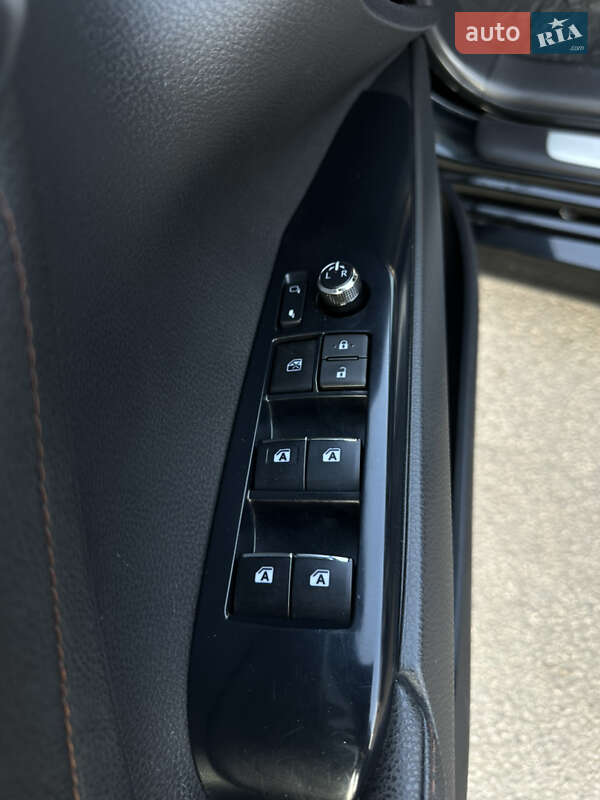 Седан Toyota Camry 2017 в Харькове